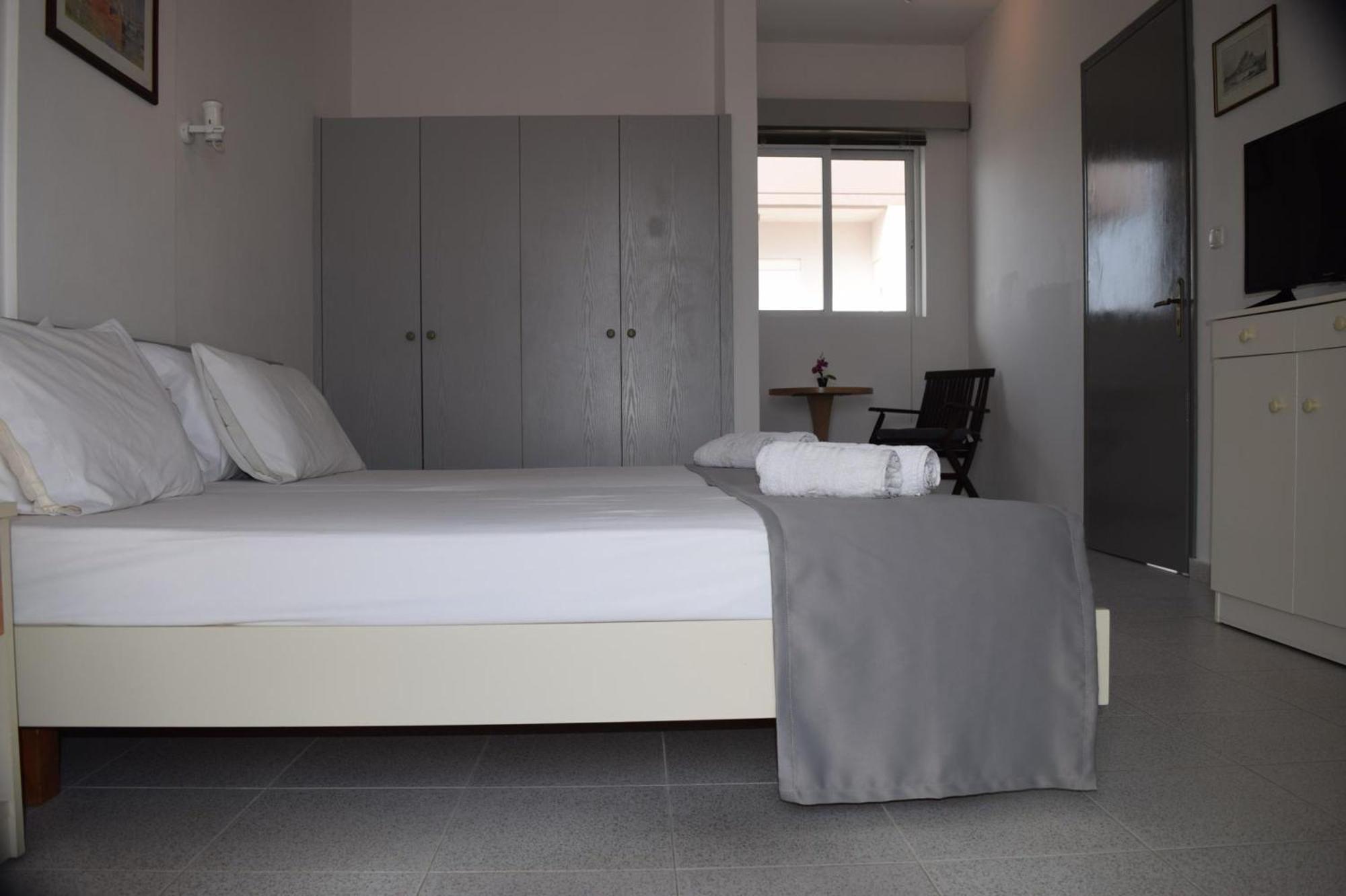 Lefteris Apartments In Ialysos  Bagian luar foto
