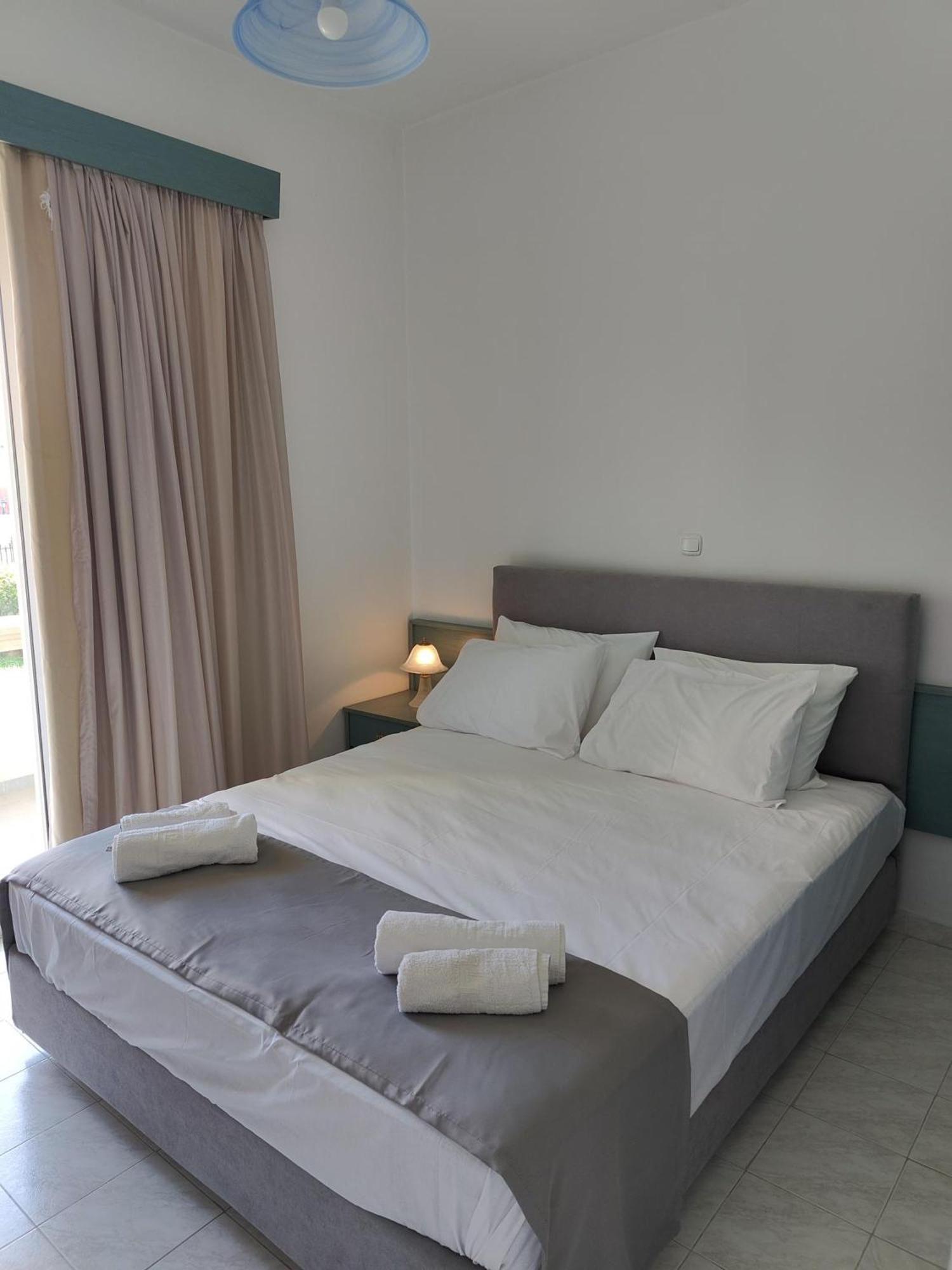 Lefteris Apartments In Ialysos  Bagian luar foto
