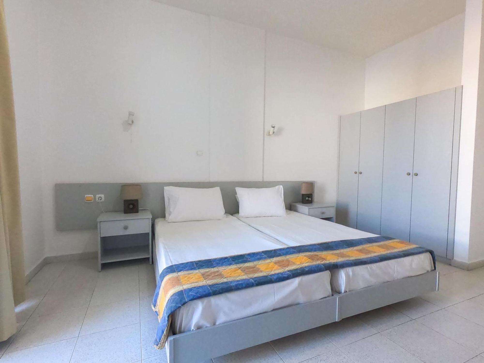 Lefteris Apartments In Ialysos  Bagian luar foto