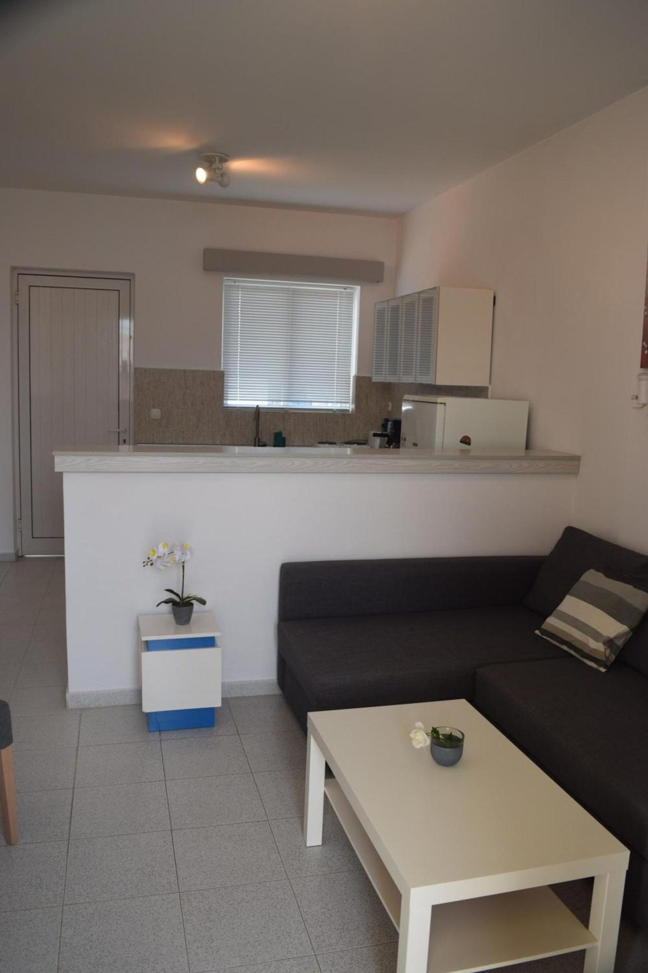 Lefteris Apartments In Ialysos  Bagian luar foto