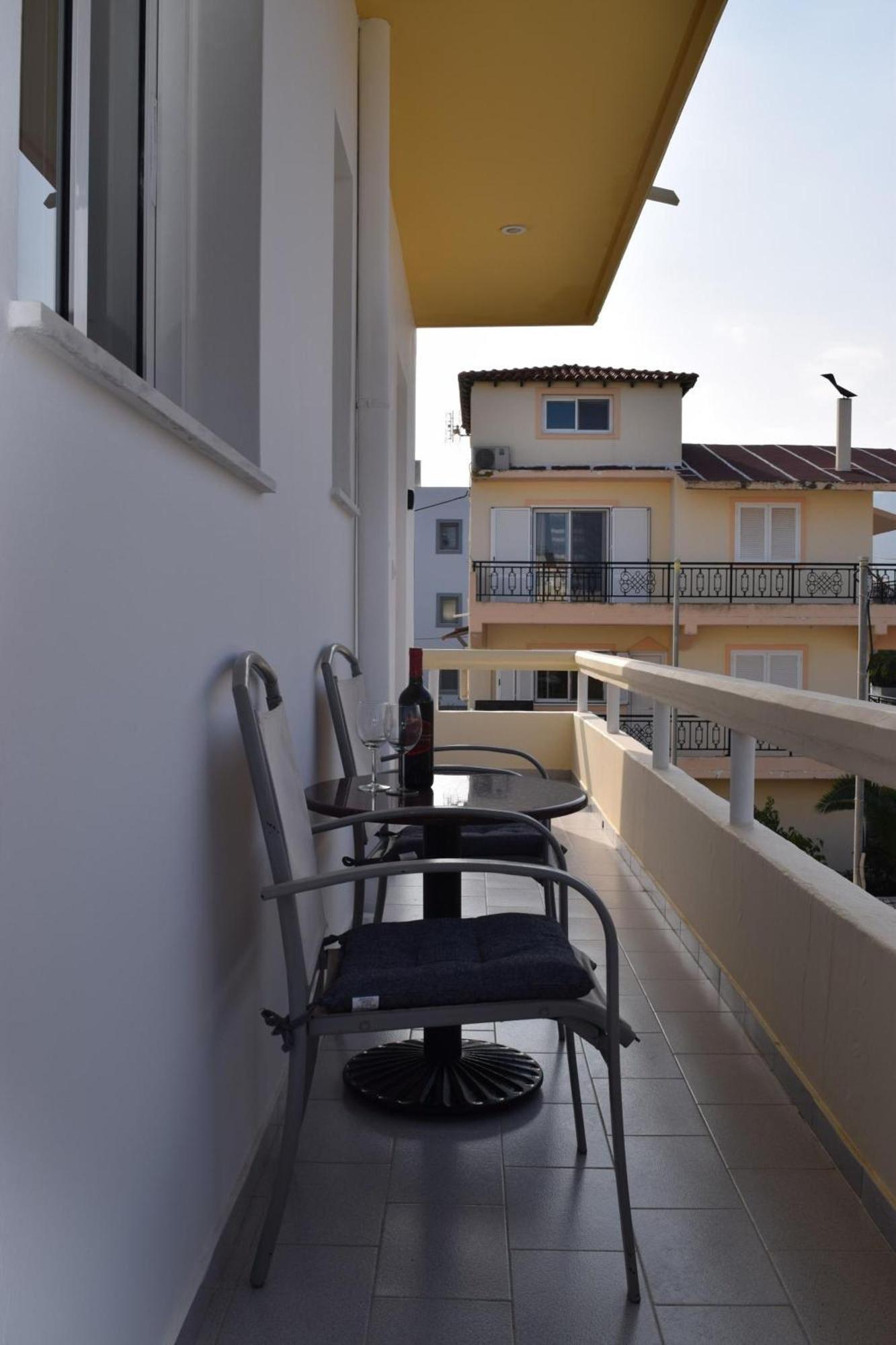 Lefteris Apartments In Ialysos  Bagian luar foto