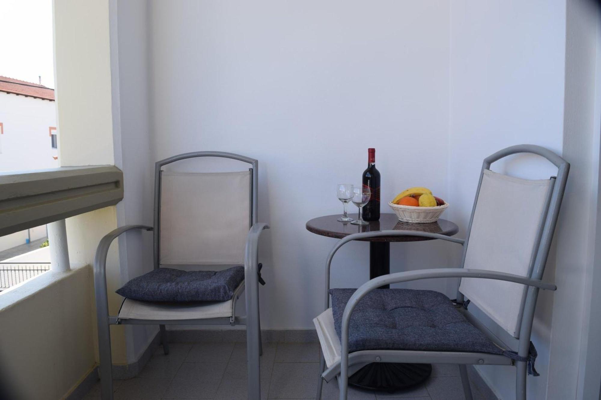 Lefteris Apartments In Ialysos  Bagian luar foto