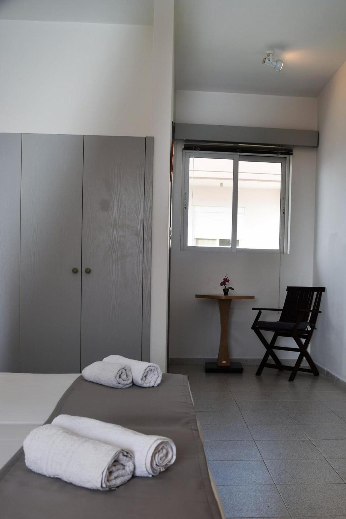 Lefteris Apartments In Ialysos  Bagian luar foto
