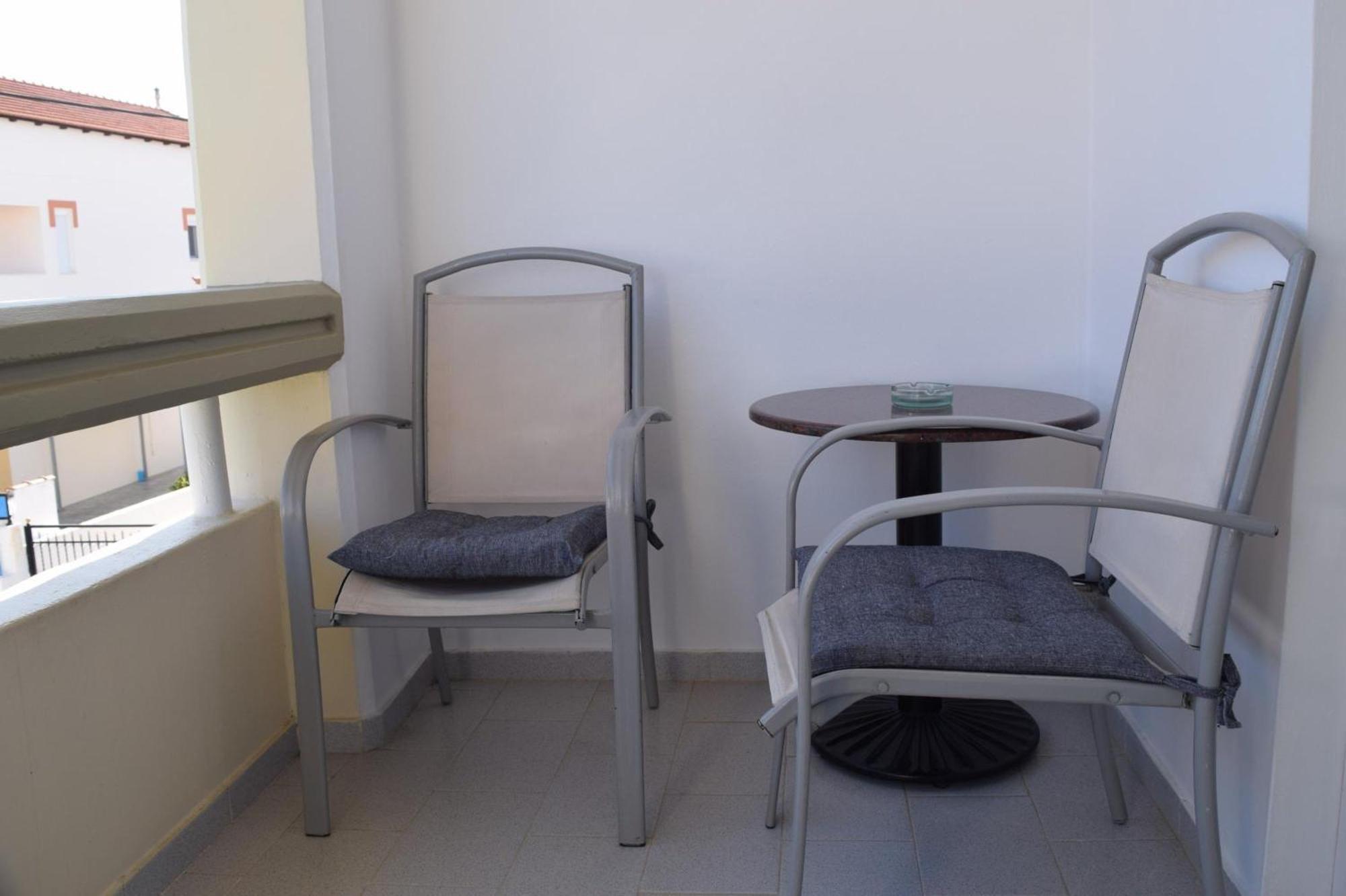 Lefteris Apartments In Ialysos  Bagian luar foto