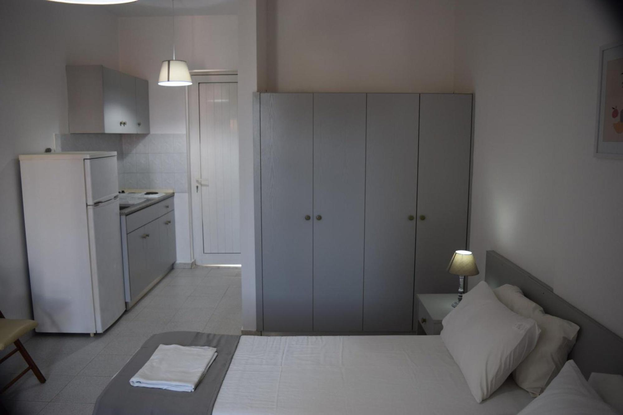 Lefteris Apartments In Ialysos  Bagian luar foto